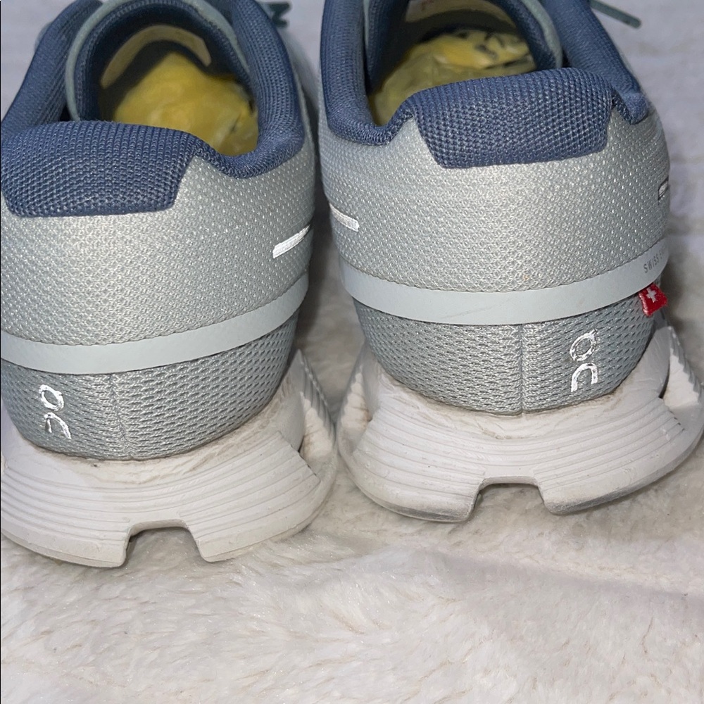 On Running Gray Athletic Shoes - Picture 4 of 11